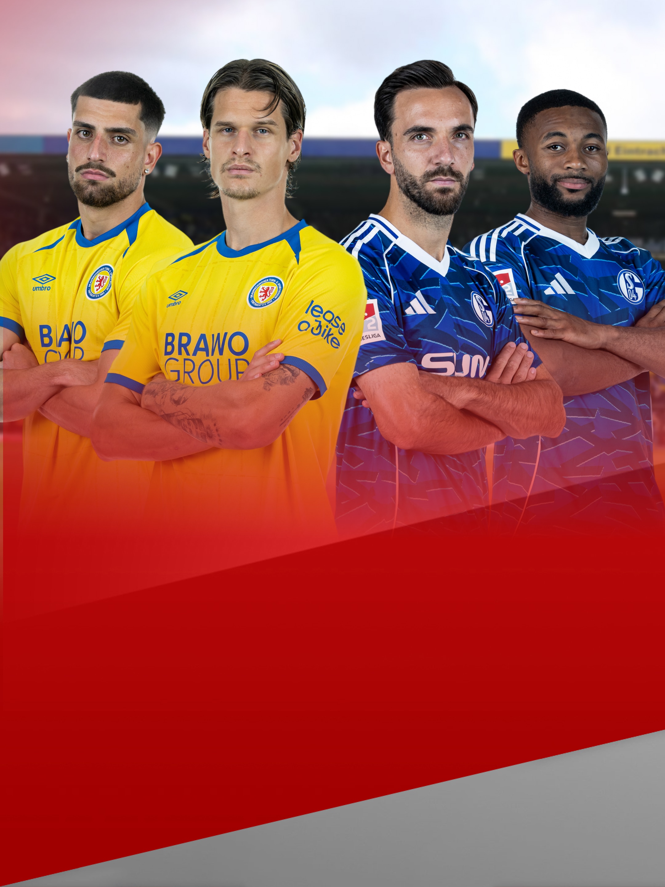 Jeweils zwei Spieler von Eintracht Braunschweig und FC Schalke 04.